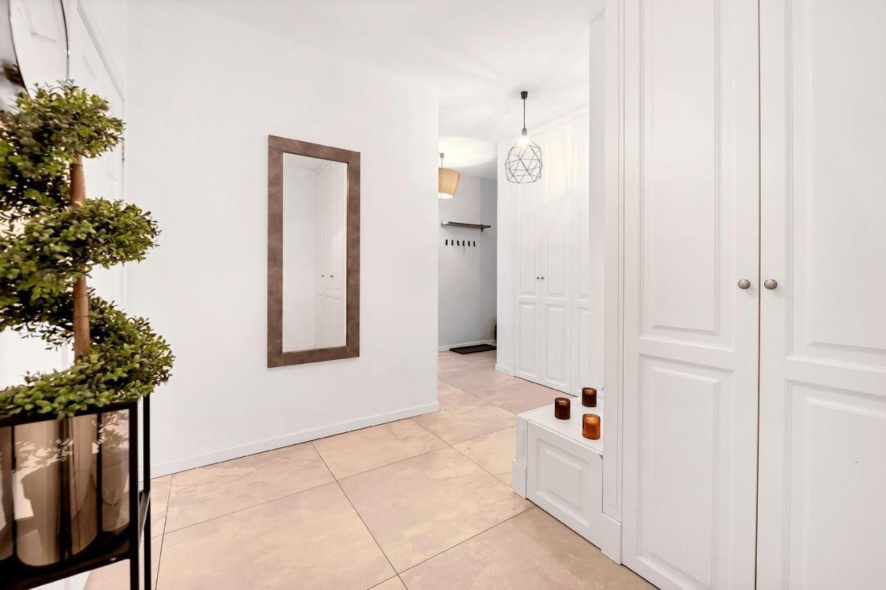 Lumina 4-room With Large Balcony Apartment Warsaw