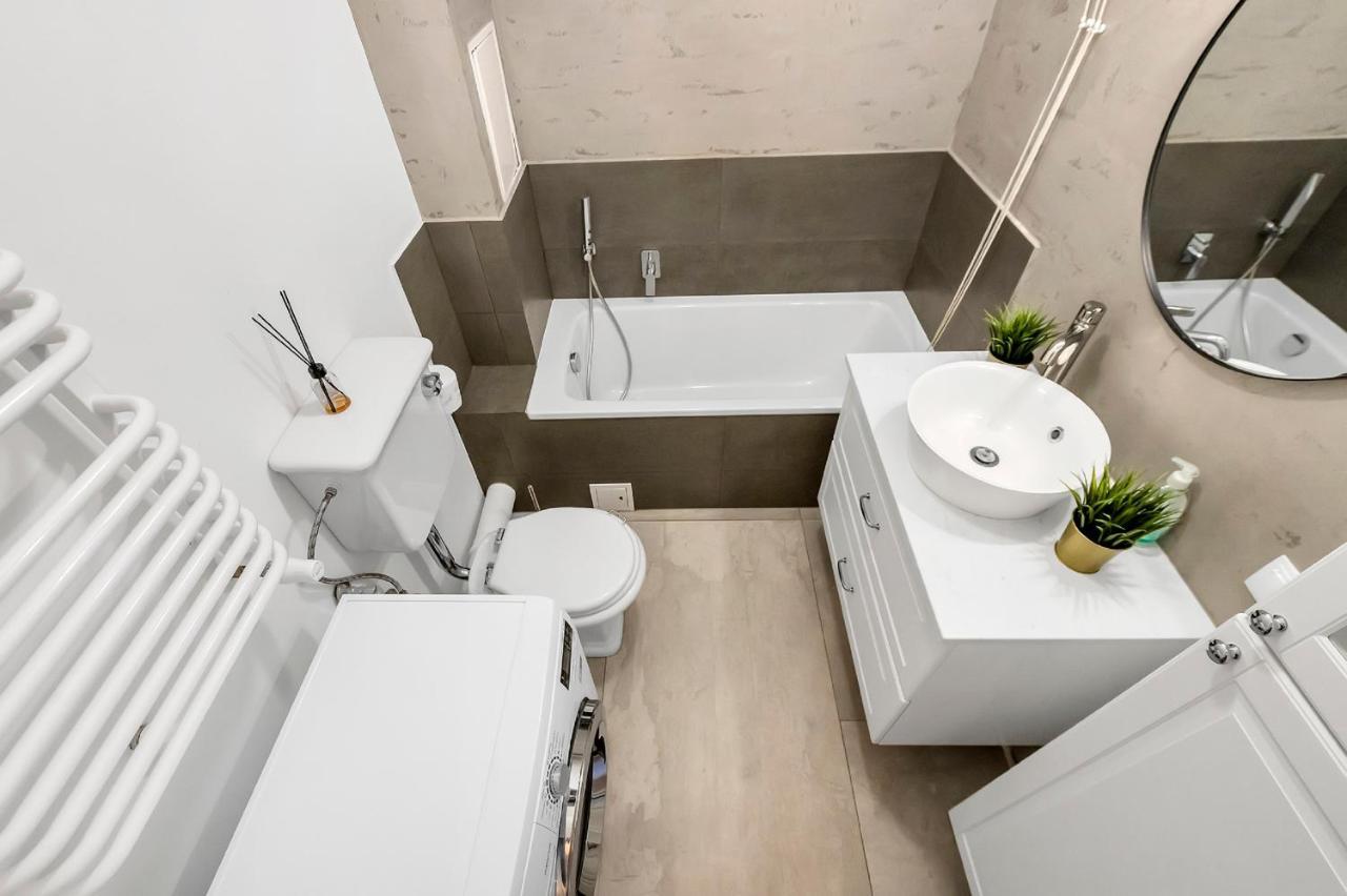 Lumina 4-room With Large Balcony